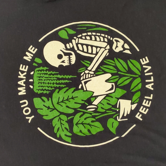 'Feel Alive' T-shirt - Picture 2 of 5